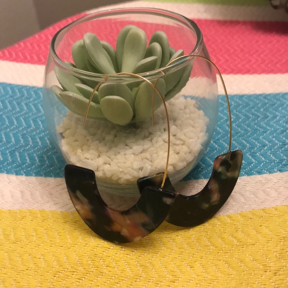 Acrylic Marbled U Earrings - Picture 2 of 2